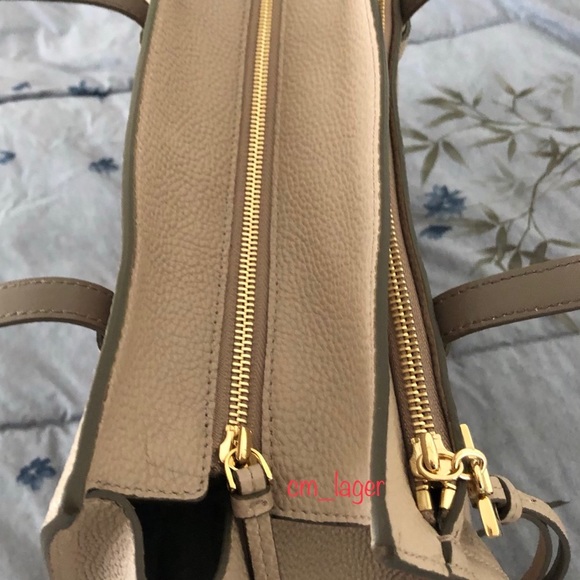 REDUCED*NWT Salvatore Ferragamo Medium Amy Tote - Picture 4 of 8